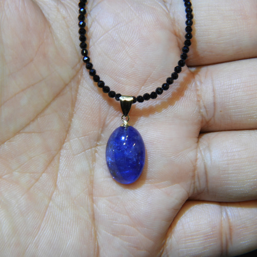 タンザニアの秘宝！宝石質ナチュラルタンザナイトのK18YGペンダント