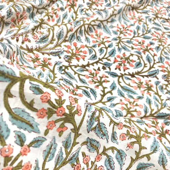 【50cm單位】白粉紅花藍葉印度手工塊印花布料棉質 第5張的照片