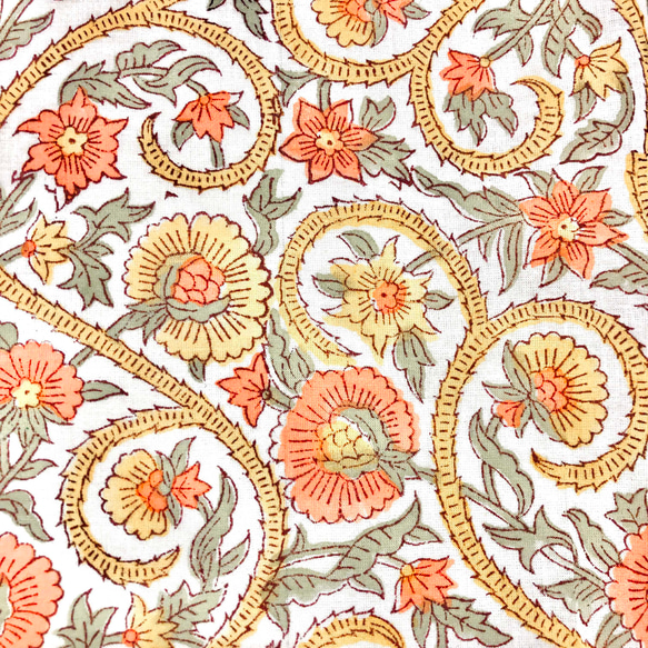 【50cm単位】ホワイトイエローオレンジフラワー　インド　ハンドブロックプリント生地　テキスタイル  コットン 2枚目の画像