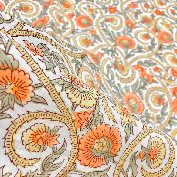 【50cm単位】ホワイトイエローオレンジフラワー　インド　ハンドブロックプリント生地　テキスタイル  コットン 5枚目の画像