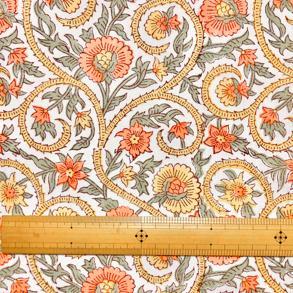 【50cm単位】ホワイトイエローオレンジフラワー　インド　ハンドブロックプリント生地　テキスタイル  コットン 6枚目の画像