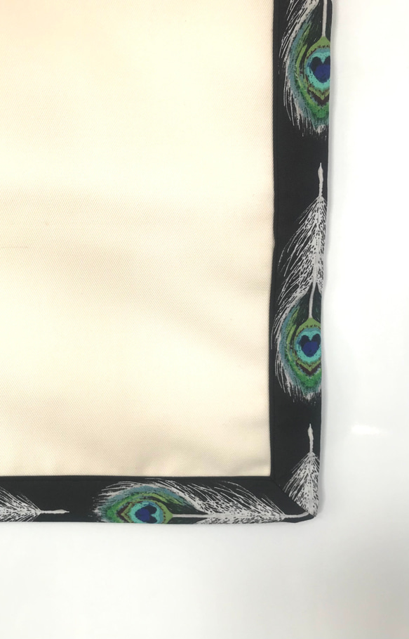 瞑想用アーサナ (瞑想用の下に引くマット）　meditation 瞑想用の下に引くマット ブラック孔雀の羽柄