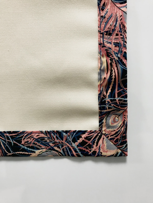 瞑想用アーサナ (瞑想用の下に引くマット）　meditation 瞑想用の下に引くマット ブラック孔雀の羽柄