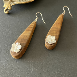 ニオイウツギの花のピアス - drop earrings 2枚目の画像
