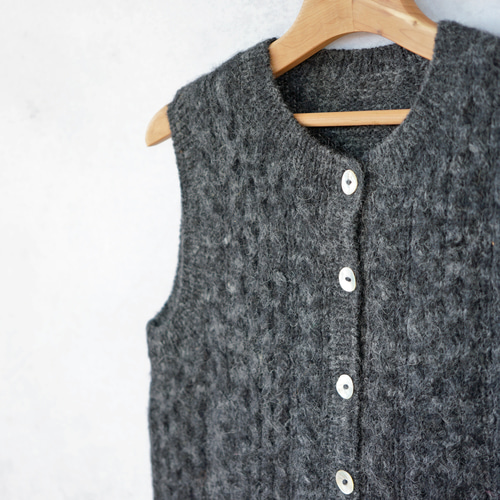 ラスト1点【即納可】ふわふわアルパカ・ケーブル編み前開きベスト（S