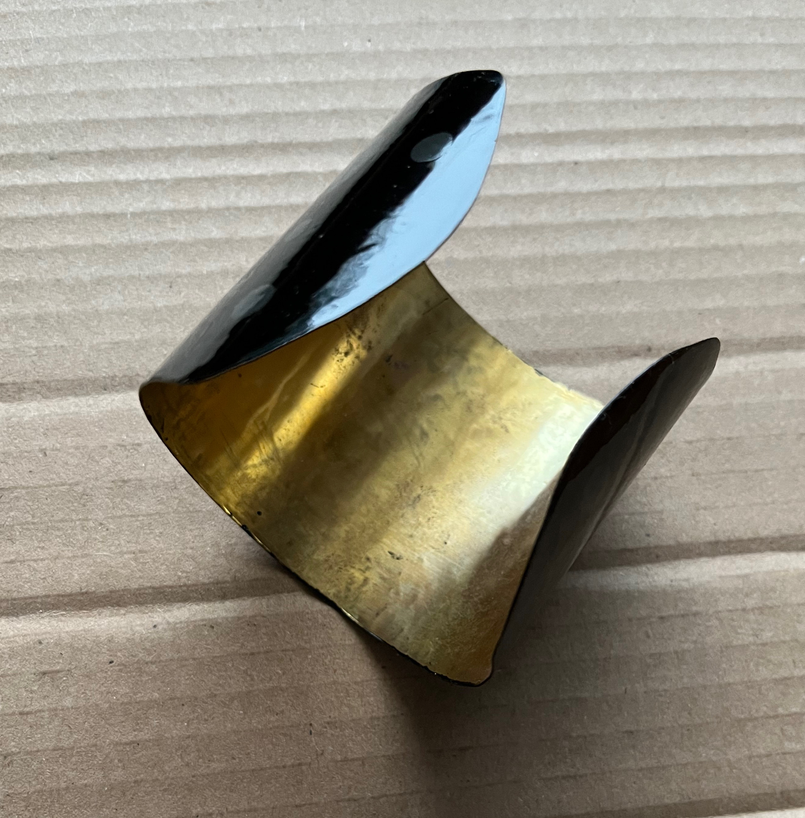 バングル、バンクレッド、幅広ブレスレット、素材は真鍮！黒漆塗り丸玉グレー漆塗り‼︎