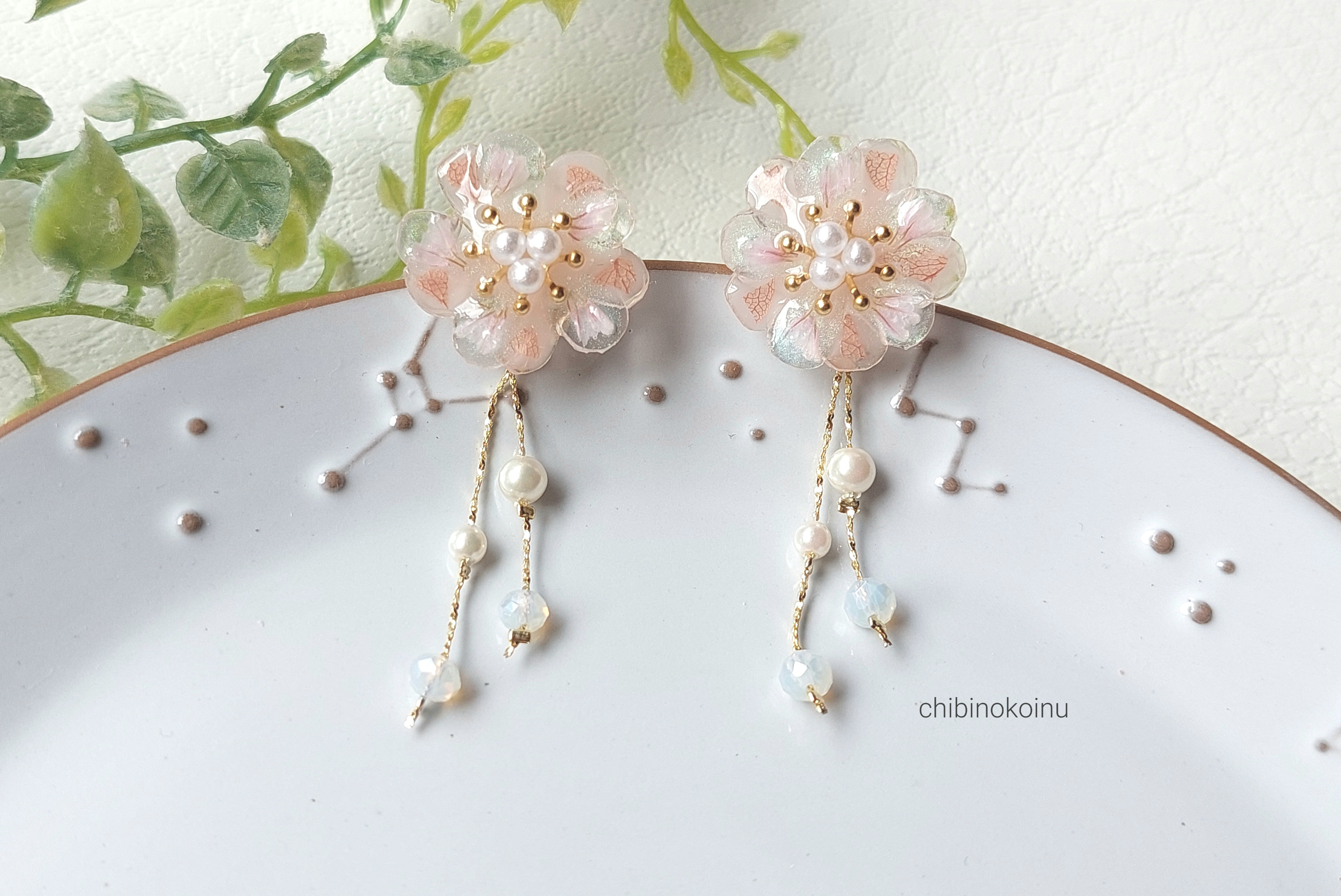 春色ほんのりピンクのボタニカル2wayピアス・イヤリング ピアス