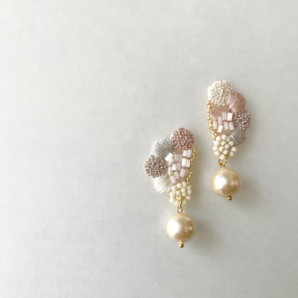 290◇light◇ピンク.刺繍ピアス.刺繍イヤリング.刺繍アクセサリー.コットンパール.大人フォーマル2024 2枚目の画像