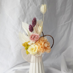 ローズ・カーネーションのナチュラルブーケ：ギフトにもおすすめ！ドライ・プリザーブドフラワーの立てたまま飾れる自立する花束 8枚目の画像