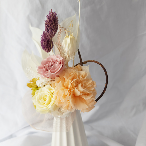 ローズ・カーネーションのナチュラルブーケ：ギフトにもおすすめ！ドライ・プリザーブドフラワーの立てたまま飾れる自立する花束 9枚目の画像