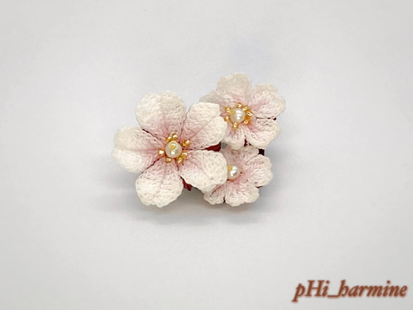 レース編みブローチ　桜/crochet cherry blossoms brooch 2枚目の画像