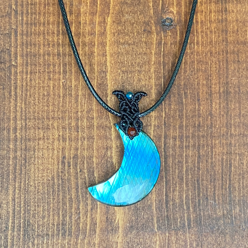 ♢売約済み♢青い月 三日月シェイプ ラブラドライト PVCレザー