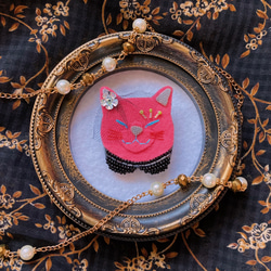 一点物【おねむねこブローチ】綺麗な猫には毒があるA（フェルト・ビーズ刺繍・ピンク・個性的・ゴスロリ・地雷系・インテリア） 1枚目の画像