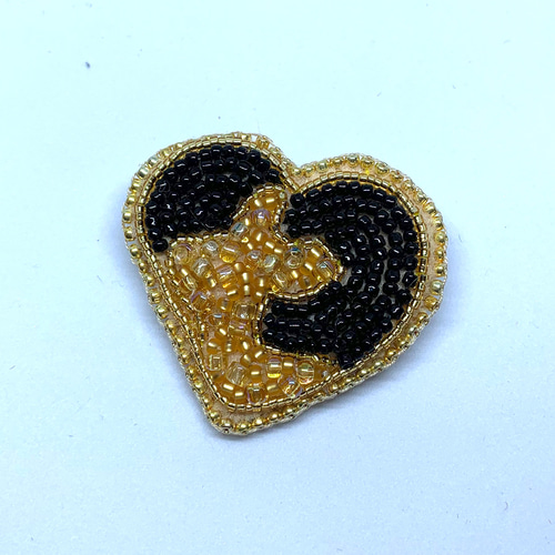 ハートの中にシリーズビーズ刺繍ブローチN544 ブローチ various