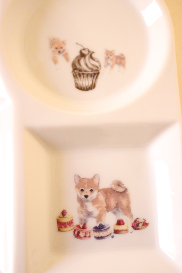 柴犬さん☆ケーキとドーナツと、ちょっぴりパリ気分な柴犬さん・ランチプレート&スープマグカップセット「ポーセラーツ」 4枚目の画像