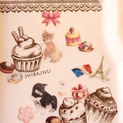 柴犬さん☆ケーキとドーナツと、ちょっぴりパリ気分な柴犬さん・ランチプレート&スープマグカップセット「ポーセラーツ」 3枚目の画像