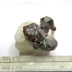 ガーネット 結晶 原石 アルマンディンガーネット ルース 天然石 1月 誕生石 trg318 4枚目の画像