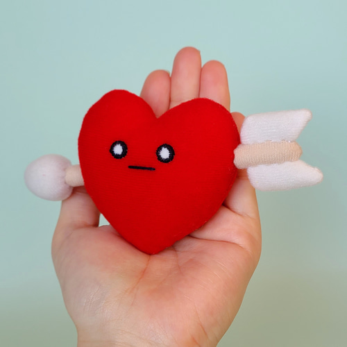  ハート型ぬいぐるみ* 矢がささったハートのぬいぐるみ ぬいぐるみ くろまるファクトリー
