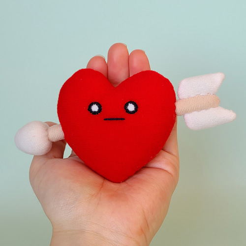 矢がささったハートのぬいぐるみ ぬいぐるみ くろまるファクトリー