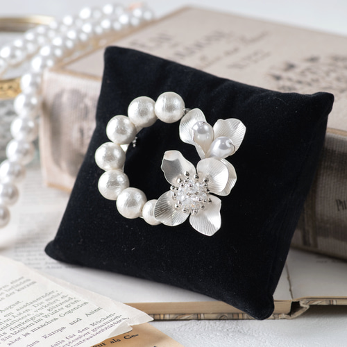 プレシャスシルバーフラワーのブローチ パール 卒業式 入学式
