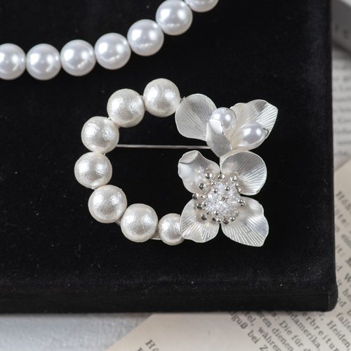 プレシャスシルバーフラワーのブローチ パール 卒業式 入学式