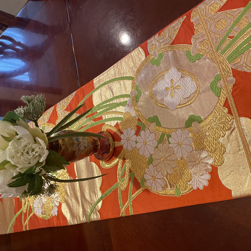 2030 豪華刺繍 華やかな帯から作った正絹テーブルランナー 帯