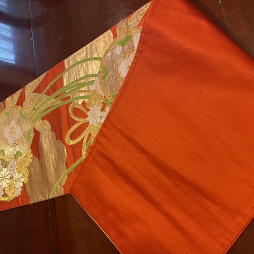 ろはす畑ママ様オーダー専用 タペストリー&テーブルランナースリム 帯リメイク 2030 豪華刺繍 華やかな帯から作った正絹テーブルランナー 帯