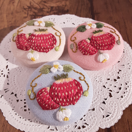 苺の刺繍ブローチ/ヘアゴム(大) ブローチ なみのいろ 通販 15333166