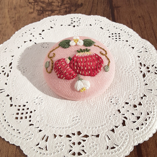 苺の刺繍ブローチ/ヘアゴム(大) ブローチ なみのいろ 通販 15333166