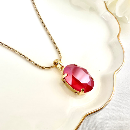 Swarovski クリスタルロイヤルレッドオーバルペンダント