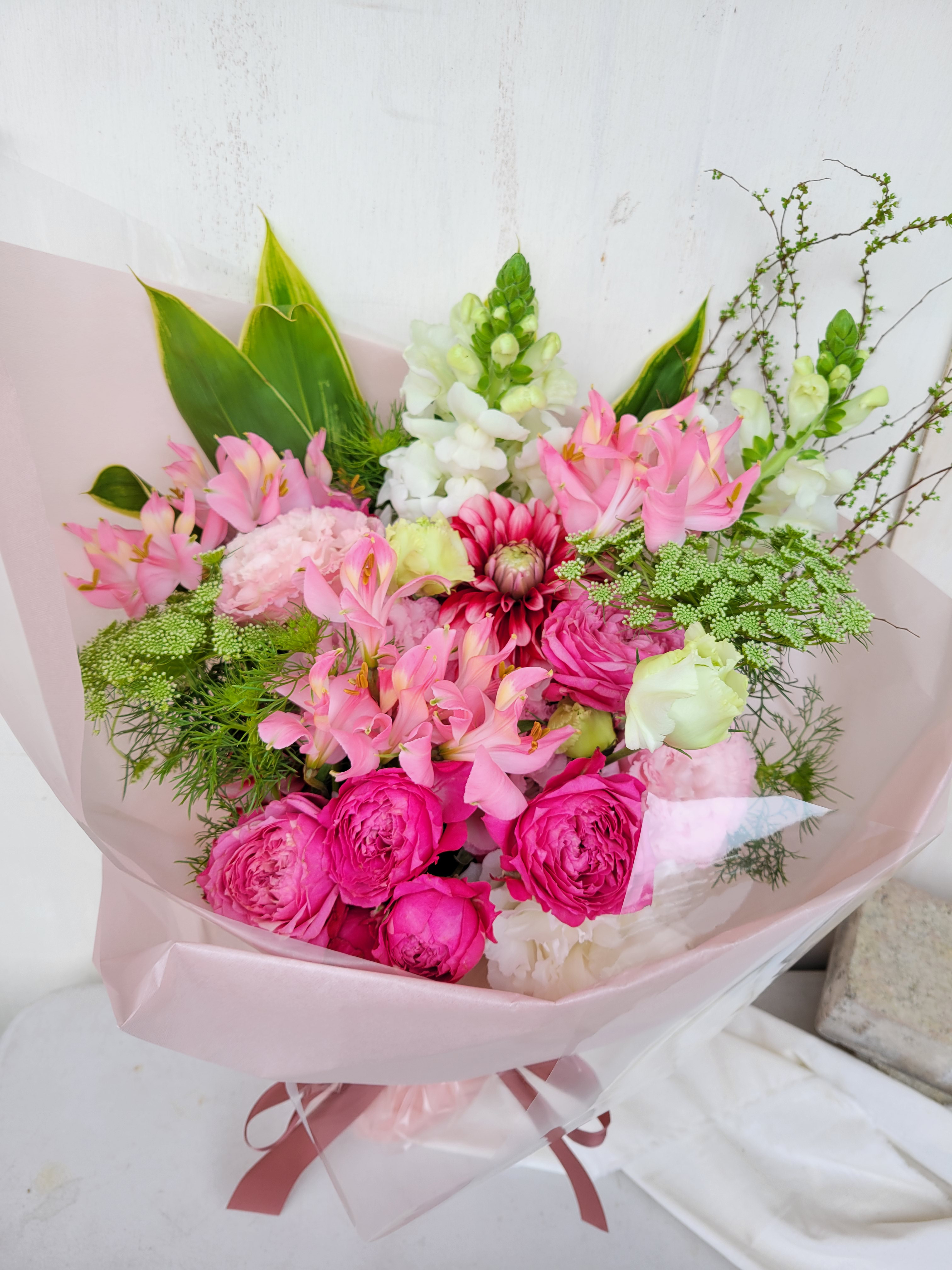 【生花花束フラワーギフト】各種お祝い。誕生日。開店祝い。開業祝い。退職祝い。入学祝い。卒業祝い。フラワーギフト