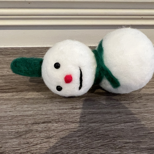 羊毛フェルト 雪だるま手のひらサイズ f00097 羊毛フェルト スマイリー