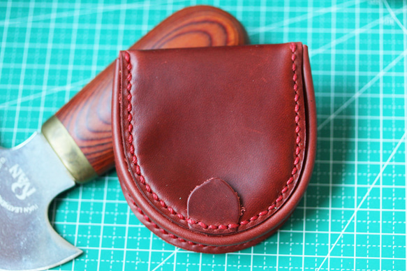 コンパクト　新番完全手縫い牛革 （馬蹄型）半円型 コインケース　ラズベリー 4枚目の画像