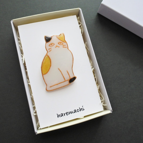 ごはんまち。 猫 レジンブローチ みけにゃん ブローチ haremachi 通販  
