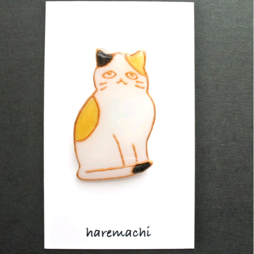 ごはんまち。 猫 レジンブローチ みけにゃん ブローチ haremachi 通販  