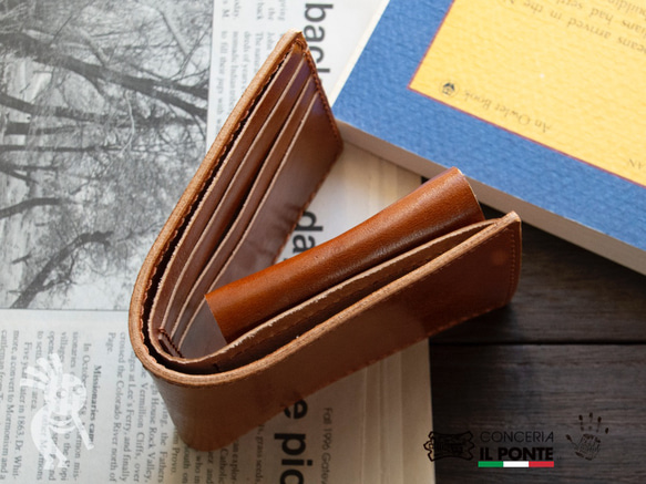 イタリア産ブルチャートルチード　手縫い二つ折り財布　キャラメル 8枚目の画像
