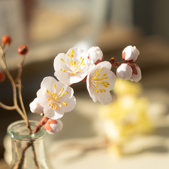 白梅 の 布花 ブローチ 9枚目の画像