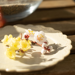 白梅 の 布花 ブローチ 10枚目の画像