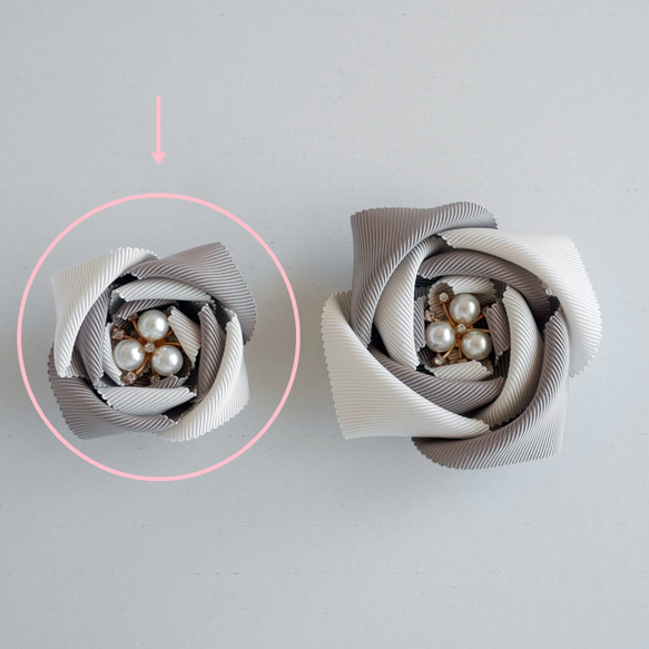 【即納】フラワーブローチ（グレージュ・小）コサージュ　リボンブローチ　パール　卒業式　卒園式　入学式　入園式　セレモニー 2枚目の画像