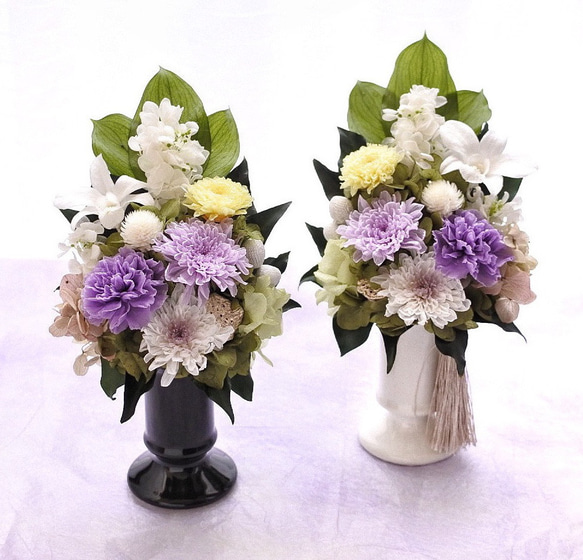 特選仏花　お供え花　花瓶付き　一対　造花無し　プリザーブドフラワー 特選仏花 お供え花 花瓶付き 蓮の花 コンパクト 造花無し