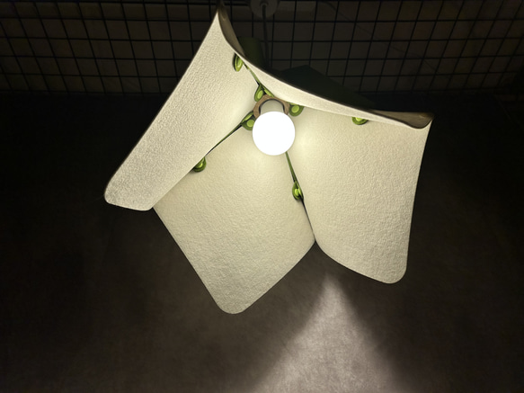 フェルト製ランプシェード　ペンダントライト　花　ホワイト×ライトグリーン 6枚目の画像