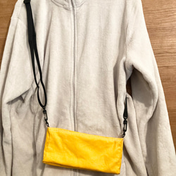 綿生地の黄色のスマホバッグ横型(裏地内ポケット付き) 11枚目の画像