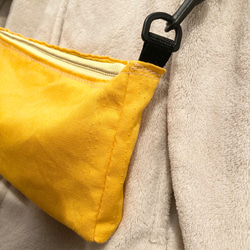 綿生地の黄色のスマホバッグ横型(裏地内ポケット付き) 8枚目の画像
