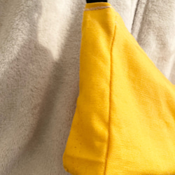綿生地の黄色のスマホバッグ横型(裏地内ポケット付き) 9枚目の画像