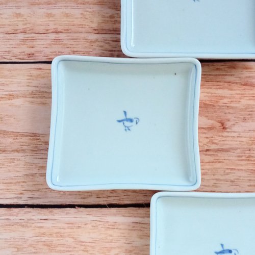 小鳥がかわいい角皿 染め付け 取り皿 ケーキ皿 四角 中皿 hukutomi