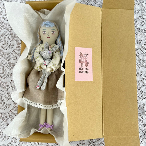 ペールブルーの女の子【壁掛け人形】《一点物》 その他人形 scintille