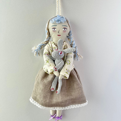 ローラ クラフト人形 一点物 ペールブルーの女の子【壁掛け人形】《一点物》 その他人形 scintille
