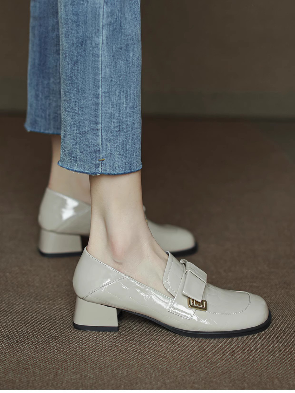 レディース靴 ベージュ パンプス エナメル パンプス走れる ヒール パンプス キーヒール 結婚式 結婚祝い カスミソウ