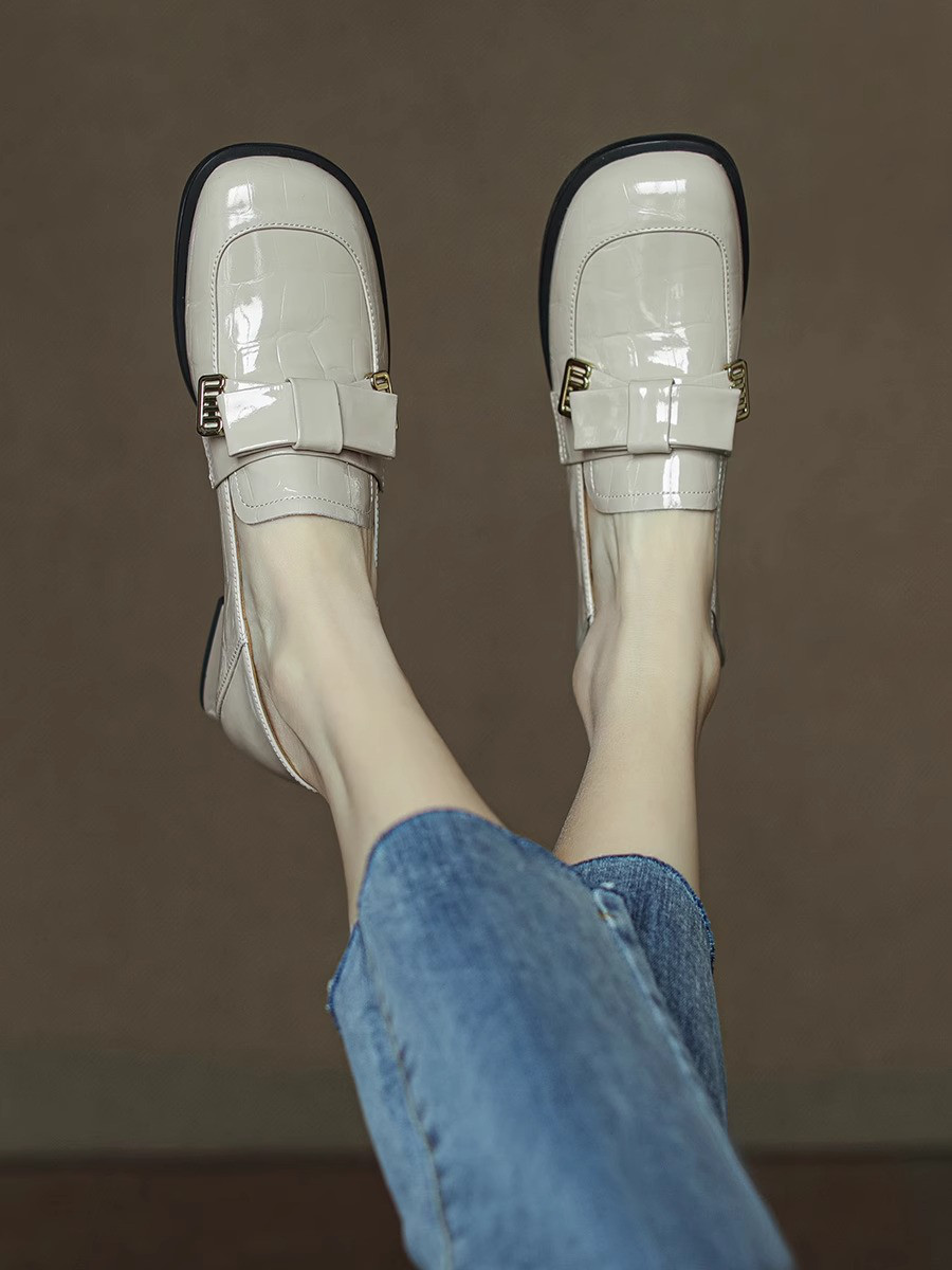 レディース靴 ベージュ パンプス エナメル パンプス走れる ヒール パンプス キーヒール 結婚式 結婚祝い カスミソウ