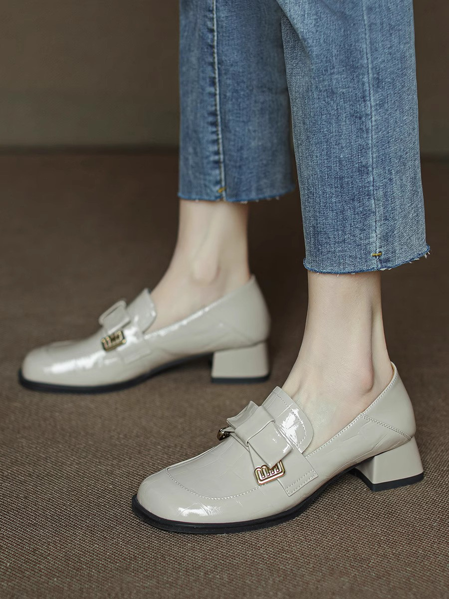 レディース靴 ベージュ パンプス エナメル パンプス走れる ヒール パンプス キーヒール 結婚式 結婚祝い カスミソウ